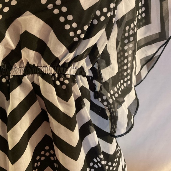 Speechless black and white sheer blouse with attached tank size M - Picture 5 of 7